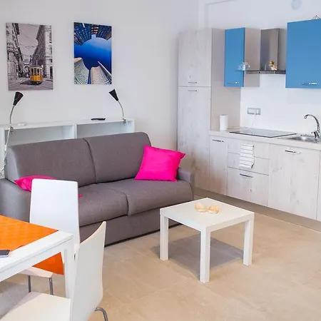 Loreto - Colorful Studio Apartment Milan