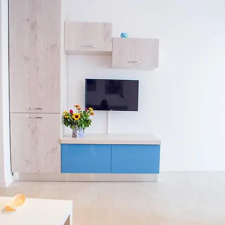 Loreto - Colorful Studio Apartment